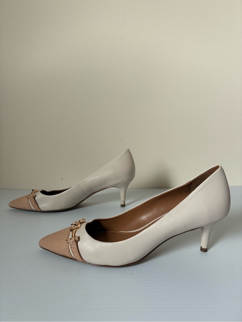 Coach Lauri Ivory Nude Colorblock Leather Pointed Toe Kitten Heel Pumps size 8.5 - Picture 2 of 12